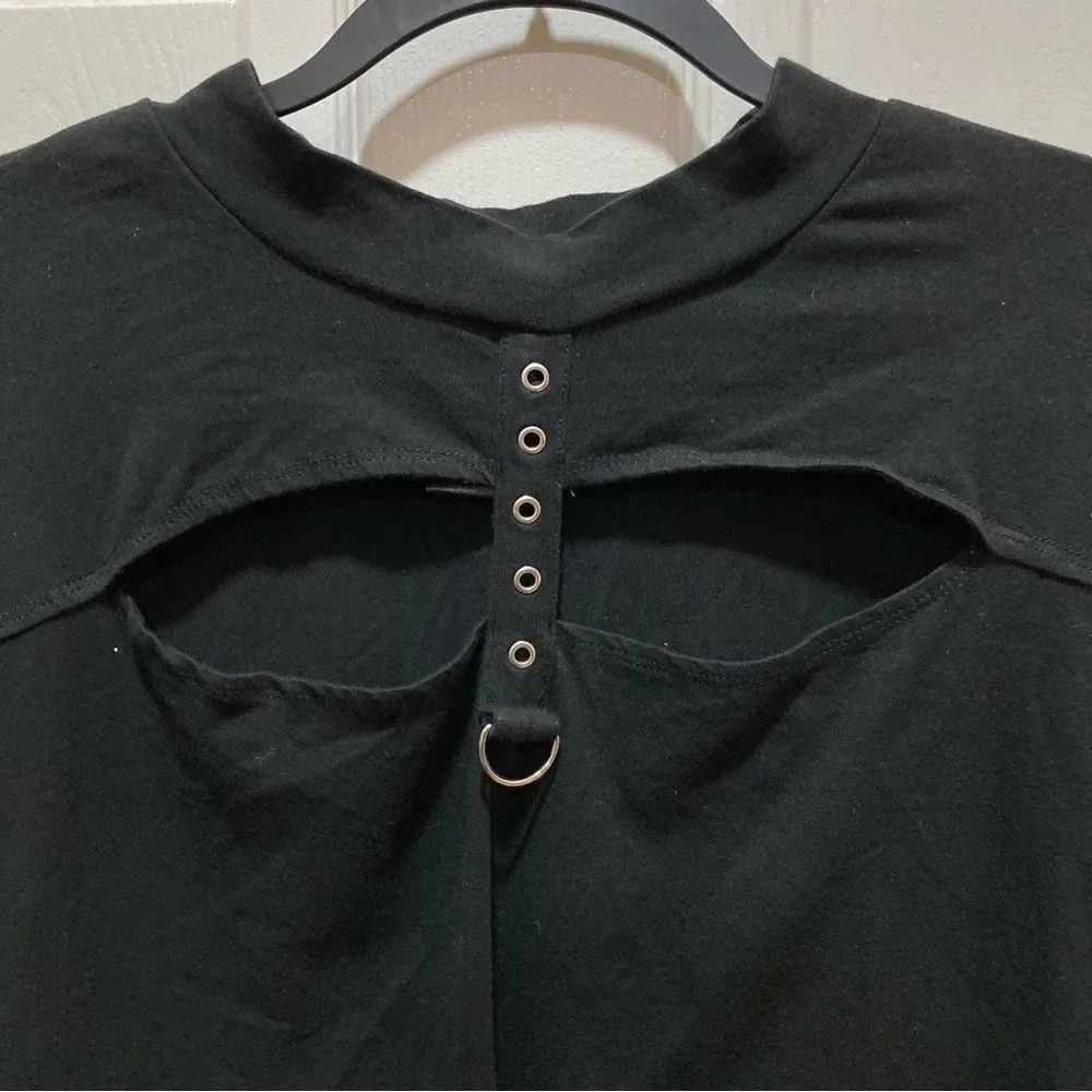 HOT TOPIC Grommet & D-Ring Strap Mock Neck Cutout Girls Crop T-Shirt Size 5X Jr - Picture 5 of 7